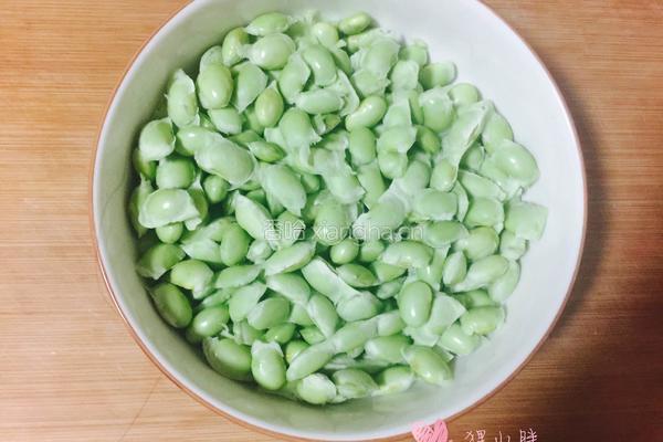 雪菜毛豆炒肉沫的做法图解2