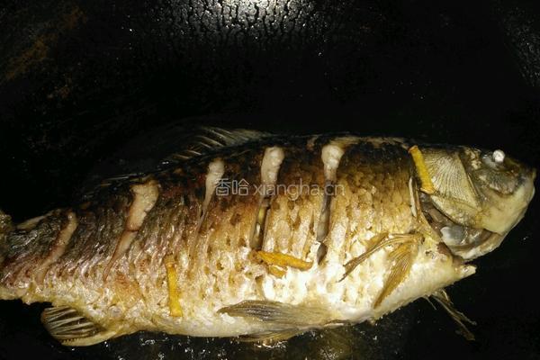 豆瓣鲫鱼的做法图解3