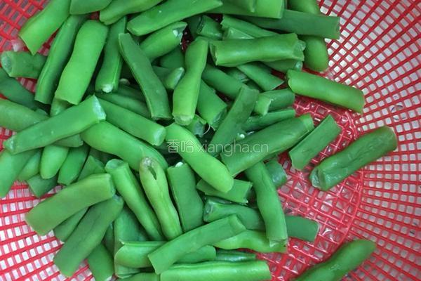 四季豆炒肉的做法图解2