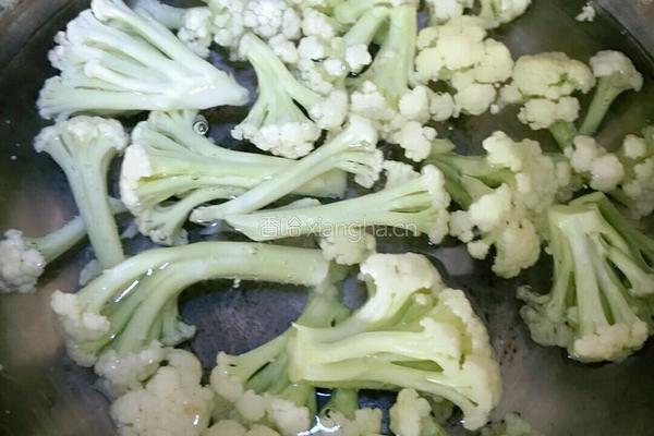 炝拌菜花的做法图解2