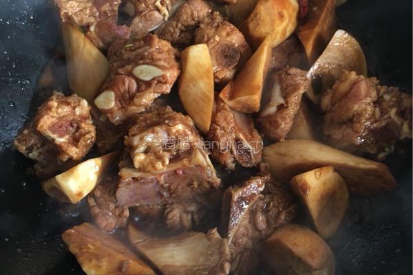 西葫土豆炖排骨的做法图解2