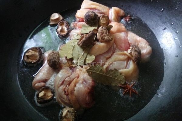 鸡全腿香菇煲仔饭的做法图解3