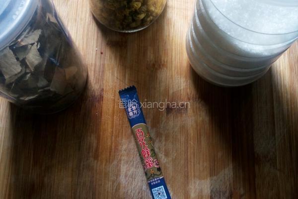 菊花蜂蜜茶的做法图解1