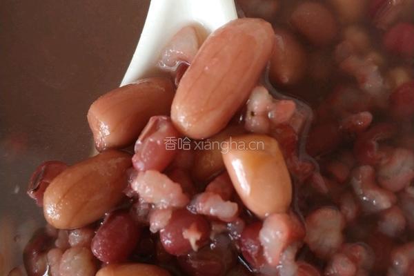 红豆红花生粗米补血粥