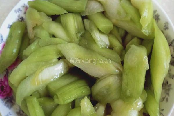 芋苗炒牛肉的做法图解2