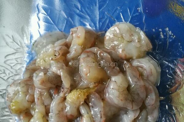 油炸虾仁的做法图解3