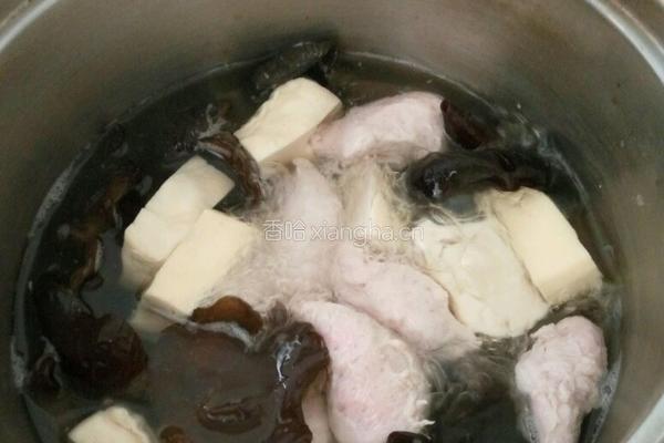 豆腐木耳肉丸汤的做法图解3