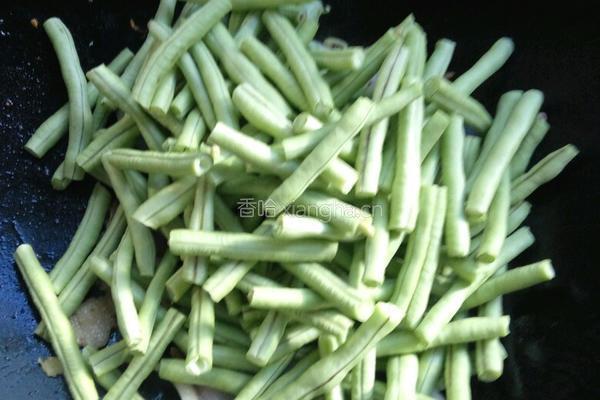 瘦肉炒豆角的做法图解4