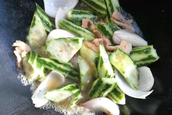 瘦肉洋葱炒丝瓜的做法图解6