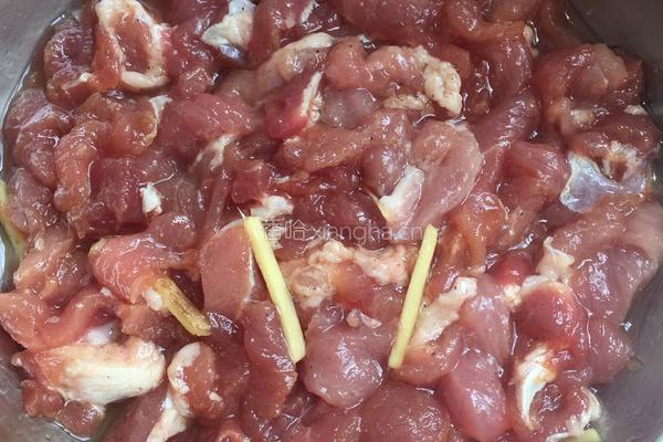 茄子肉丝的做法图解1