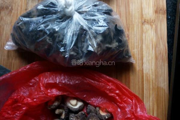 香菇黑木耳龙须丝汤的做法图解1