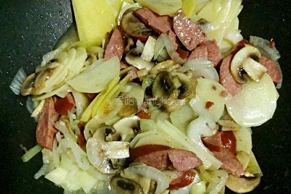 孜然土豆炒红肠的做法图解4