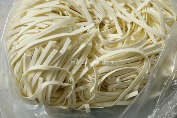 豆角焖面的做法图解1