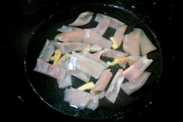黑豆眉豆猪皮汤的做法图解5