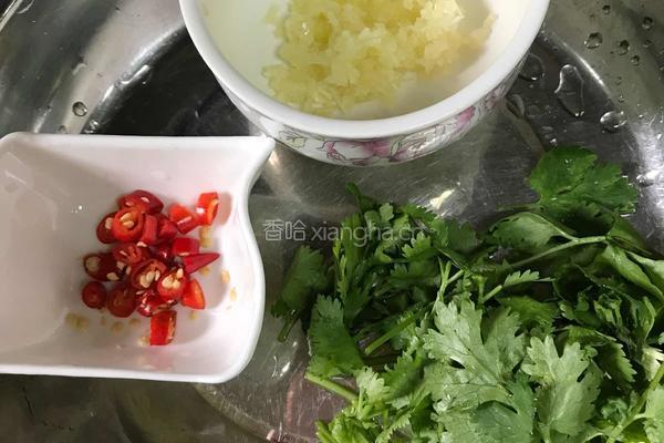 海鲜菇拌鸡腿的做法图解7