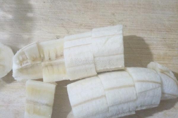 香蕉荔枝沙拉的做法图解2