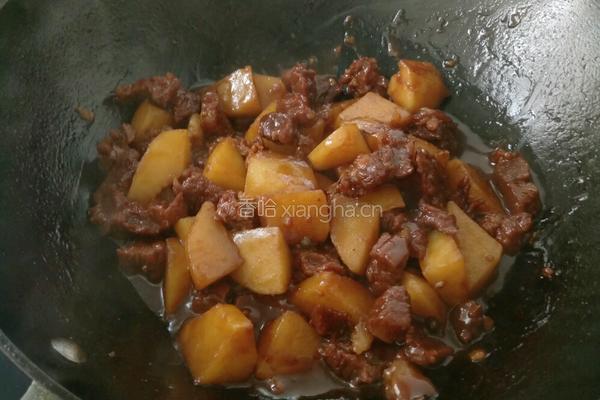 红烧牛肉炖土豆的做法图解15