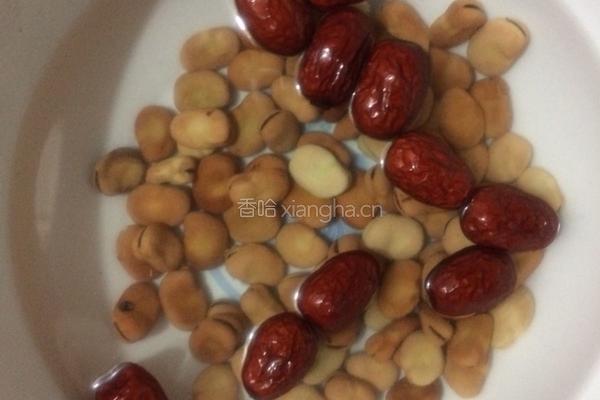 蚕豆红枣冬瓜大骨汤的做法图解2