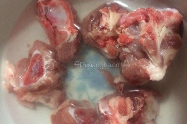 蚕豆红枣冬瓜大骨汤的做法图解3
