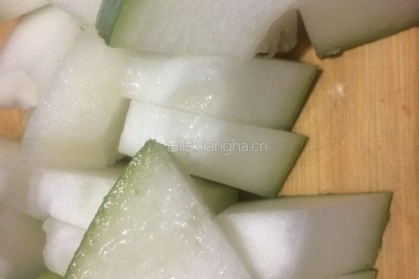 蚕豆红枣冬瓜大骨汤的做法图解4