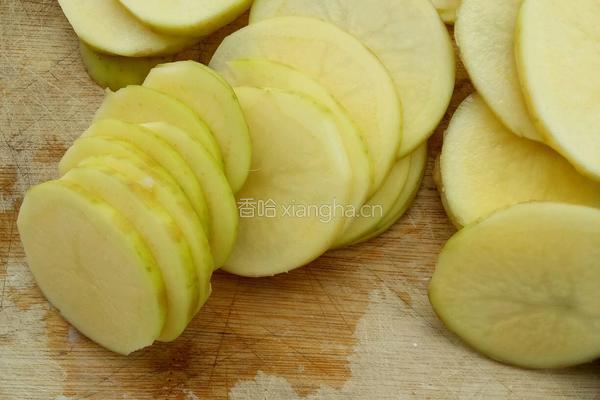 微波炉薯片的做法图解1