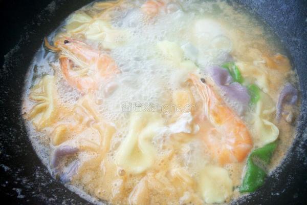 鸡汤蝴蝶面的做法图解6