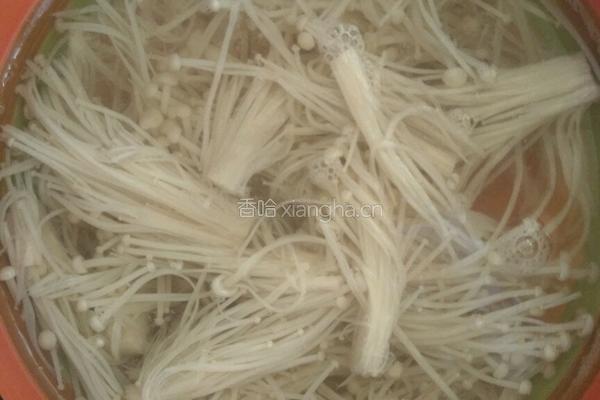 凉拌金针菇火腿的做法图解1