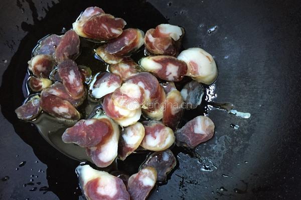 洋葱炒腊肠的做法图解5