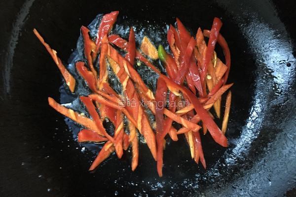 洋葱炒腊肠的做法图解7