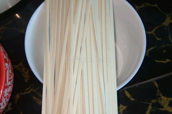拌面配例汤的做法图解1