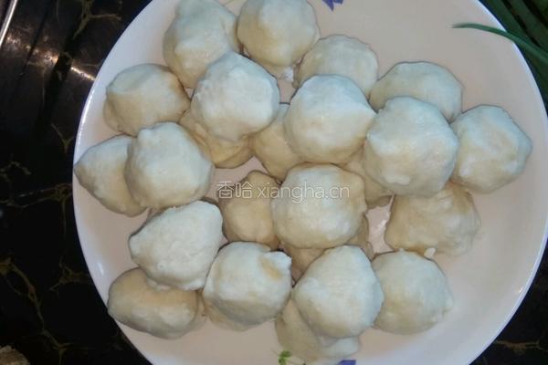 椒盐墨鱼丸的做法图解2