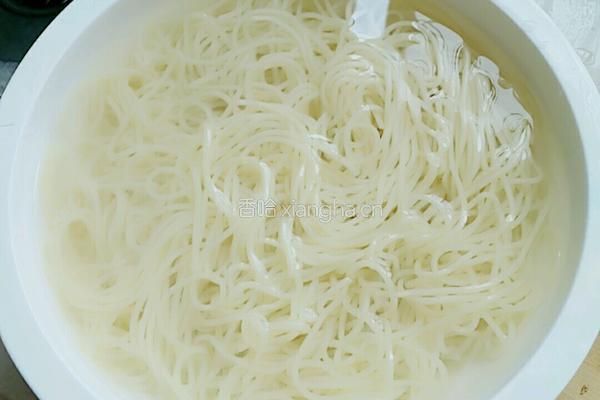 腊味炒面的做法图解3