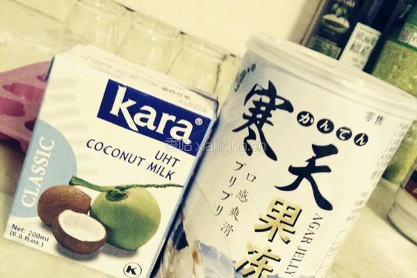 美美哒椰子冻⁽̨̡ ¨̮ ⁾̧̢❤⁽̨̡ ¨̮ ⁾̧̢的做法图解1