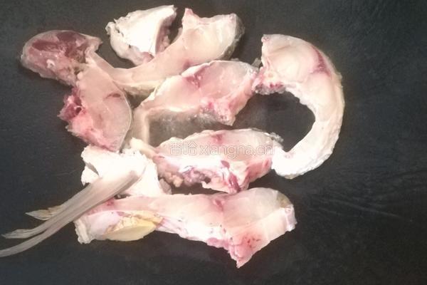 酸豆角鱼的做法图解3