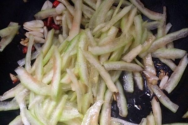 家常炒西瓜皮的做法图解4