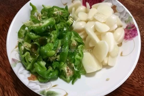 青椒炒菌的做法图解3
