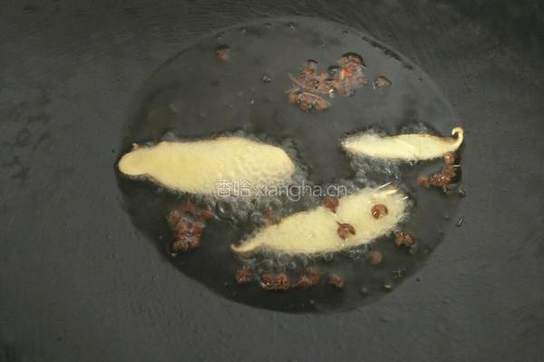 凉拌莴笋丝的做法图解3