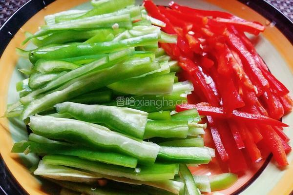 香辣鸡腿肉的做法图解2