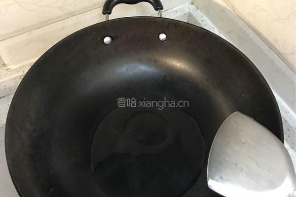 火腿洋芋四季豆焖饭的做法图解2