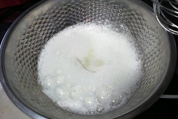 红豆沙蛋糕卷的做法图解2