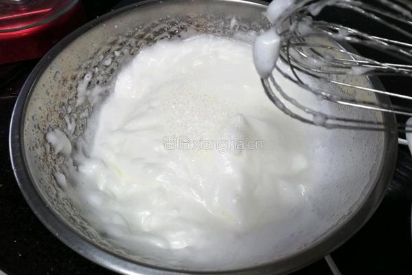 红豆沙蛋糕卷的做法图解3