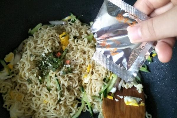 炒方便面的做法图解9