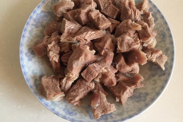 牛肉焖饭的做法图解2