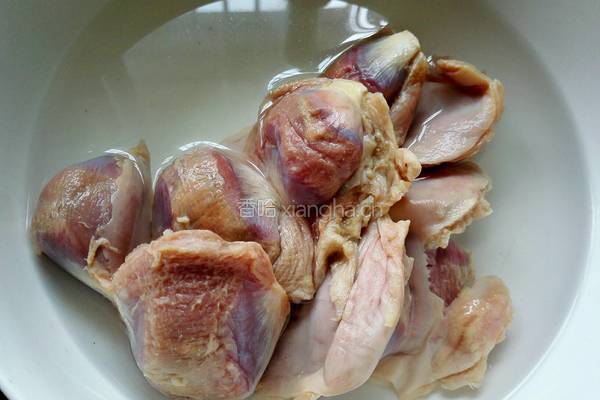 鱼香风味炒鸭胗的做法图解1