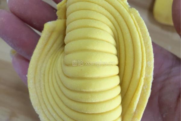 胡萝卜海螺花卷的做法图解18
