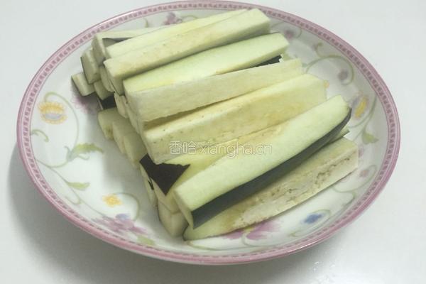 咸鱼茄子煲的做法图解1