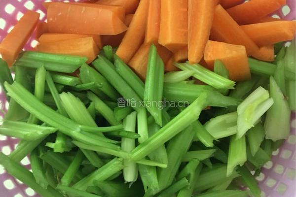 泡椒凤爪的做法图解3