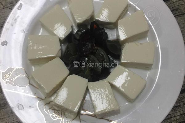 剁椒皮蛋拌豆腐的做法图解3