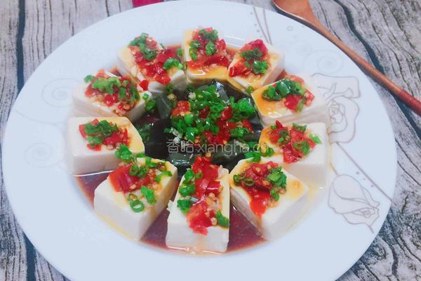 剁椒皮蛋拌豆腐的做法图解10