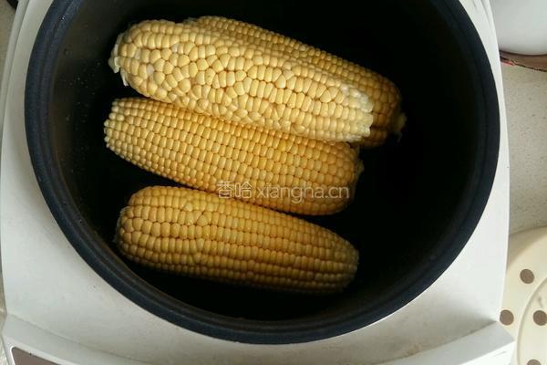电饭煲蒸玉米的做法图解2